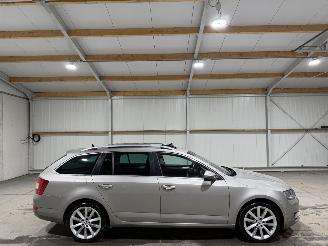uszkodzony samochody osobowe Skoda Octavia 1.4TSI Greentech 103kW Automaat Pano Elegance BusinessLine 2014/1