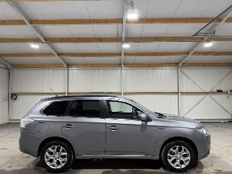 skadebil auto Mitsubishi Outlander 2.0PHEV 89kW Automaat Executive Edition 2014/10