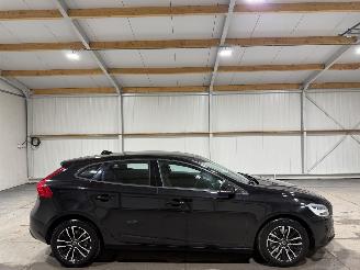 Vaurioauto  passenger cars Volvo V-40 1.5T2 90kW Automaat Momentum 2016/6