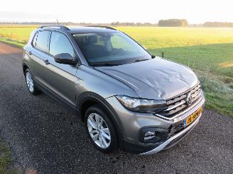 Damaged car Volkswagen T-Cross 1.0 TSi Life 95pk Euro 6 Camera Navigatie clima sportstoelen  enz enz 2019/11