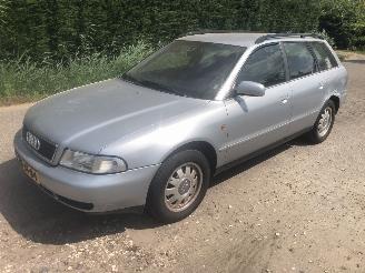 krockskadad bil auto Audi A4 a4 AVANT 1.8 20 V 1998/10