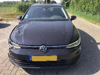 uszkodzony samochody osobowe Volkswagen Golf Golf 1.0 TSI Life 2023/2