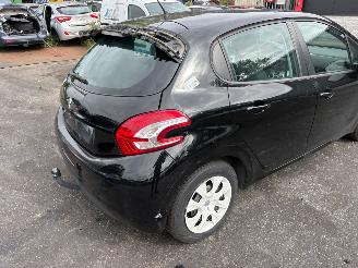 Peugeot 208  picture 5