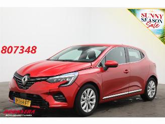Vaurioauto  passenger cars Renault Clio 1.6 E-Tech Hybrid 140 Intens LED 360° Apple/Android Camera PDC 2022/2