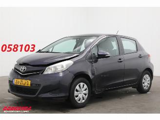 Coche accidentado Toyota Yaris 1.0 VVT-i Aspiration Airco Camera AHK 67.935 km! 2012/12