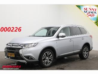 damaged passenger cars Mitsubishi Outlander 2.0 Executive Edition Navi Clima Cruise Camera PDC AHK 2015/8