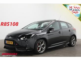 Auto incidentate Ford Focus 2.0 EcoBoost ST-3 250 PK Schuifdak Leder Clima Cruise Camera SHZ 2013/7