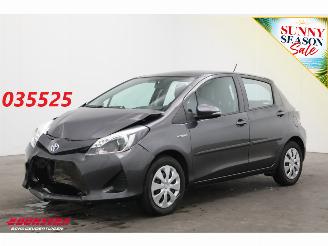 Auto incidentate Toyota Yaris 1.5 Full Hybrid Aspiration 5-drs Cruise Clima Bluetooth Camera 2013/4