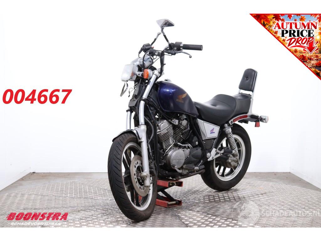 Honda  VT 400 C
