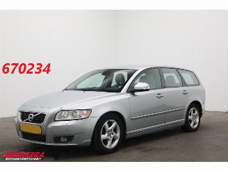 Voiture accidenté Volvo V-50 1.6 D2 S/S Kinetic Cruise Navi Clima Leder SHZ PDC 2011/12