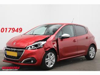 skadebil auto Peugeot 208 1.2 PureTech Signature Cruise Navi Airco Apple/Android PDC 2019/5