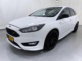 Ford Focus HB 1.5 EcoBoost Titanium picture 3