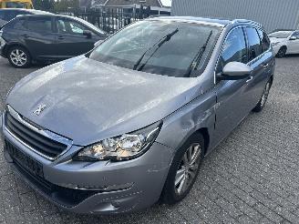 krockskadad bil auto Peugeot 308 SW  1.2 Pure Tech Exclusive 2015/11