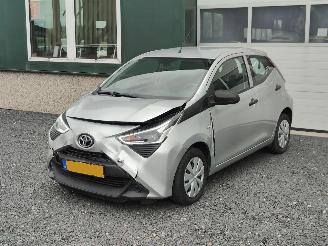 krockskadad bil auto Toyota Aygo 1.0 VVT-i  X-fun 2021/9