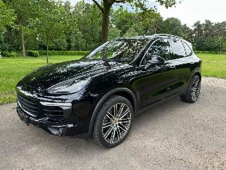 damaged passenger cars Porsche Cayenne 3,0 Diesel Full options Lüftfederung Panorama 2016/5