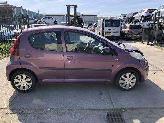 Damaged car Peugeot 107 1.0i Active Airco 5 drs 2014/1