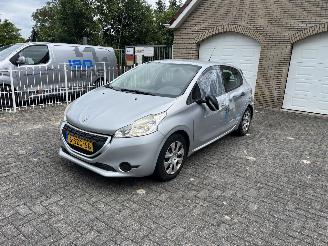 škoda osobní automobily Peugeot 208 1.0 vti weinig km !! 2013/12