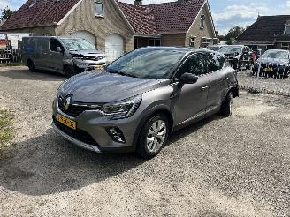 Voiture accidenté Renault Captur E-TECH PLUG-IN HYBRID weinig km !! 2021/5