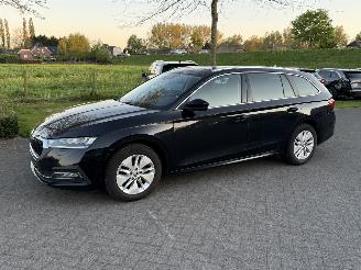 skadebil auto Skoda Octavia 2.0 TDI / Automaat 2023/2