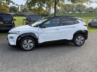 Schadeauto Hyundai Kona EV Premium Sky 64 kWh 2020/11