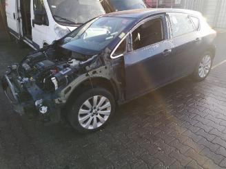 Vrakbiler auto Opel Astra Astra J (PC6/PD6/PE6/PF6), Hatchback 5-drs, 2009 / 2015 1.4 Turbo 16V 2012/12