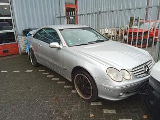 Coche siniestrado Mercedes CLK CLK (C209), Coupe, 2002 / 2009 5.0 500 V8 24V 2004