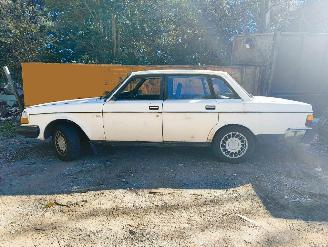 disassembly passenger cars Volvo 240 DL AUTOMATIC 1982/1