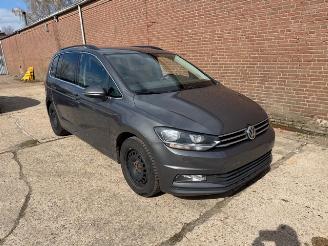 Unfallwagen Volkswagen Touran 1.2 TSI 7 Persoons 2015/10