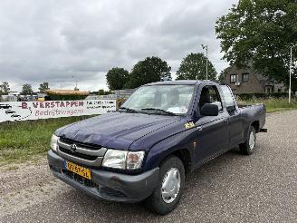 uszkodzony samochody ciężarowe Toyota Hilux 2.5 D4-D 90 EXTRA open laadbak / pick-up 113.641 km N.A.P. 2005/6