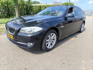 uszkodzony samochody osobowe BMW 5-serie Touring 528i High Executive, 3.0 6 CILINDER BENZINE ! 2011/3