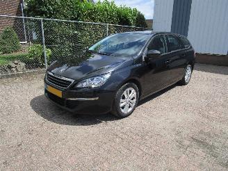 Voiture accidenté Peugeot 308 1.2 THP Navi Clima 6-Bak 2014/10