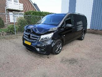 krockskadad bil bedrijf Mercedes Vito 119 CDI Leder Navi Schuifdeuren Automaat 2017/2
