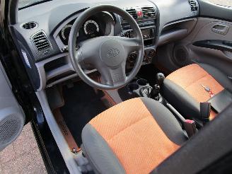 Kia Picanto 1.0 Airco picture 10