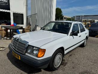 Unfallwagen Mercedes E-klasse 200-500 AUTOMAAT (W124) 200 BJ 1988 141.353 KM 1988/4