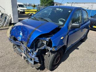 Vaurioauto  passenger cars Toyota Yaris 1.3-16V AUTOMAAT VVT-i Sol 2001/7