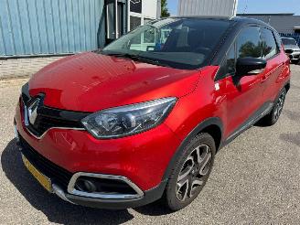 krockskadad bil auto Renault Captur 0.9 TCe Helly Hansen 2015/1