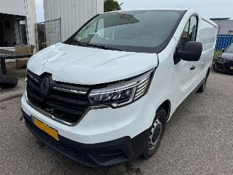 krockskadad bil bedrijf Renault Trafic 2.0 Blue dCi 110 T30 L2H1 Start 2024/10