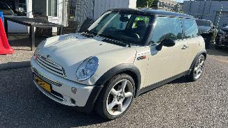 Vaurioauto  passenger cars Mini Cooper 1.6 Cooper 2004/10