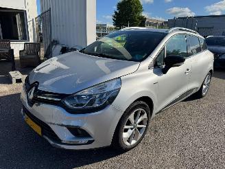 krockskadad bil auto Renault Clio Estate 0.9 TCe Limited 2017/2