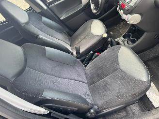 Peugeot 107 1.0 Access picture 14