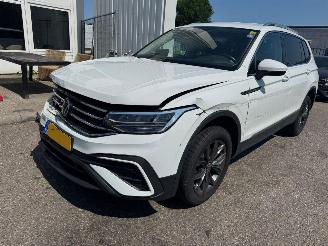 damaged passenger cars Volkswagen Tiguan Allspace 1.5 TSI Life Business 7p. 2023/6