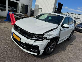 Schadeauto Volkswagen Tiguan 2.0 AUTOMAAT TSI 4Motion Highline Business R 2019/7