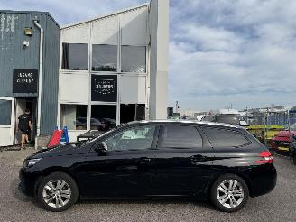 Coche accidentado Peugeot 308 1.2 PureTech Blue Lease Executive 2018/7
