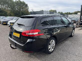 Peugeot 308 1.2 PureTech Blue Lease Executive picture 6
