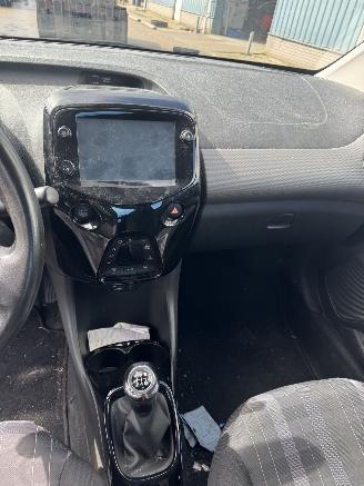 Peugeot 108 1.0 e-VTi Allure picture 11