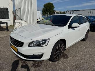 Damaged car Volvo V-60 2.0 D4 Polar+ Dynamic 2017/9
