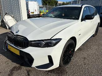 Voiture accidenté BMW 3-serie Touring 330e AUTOMAAT 2022/10