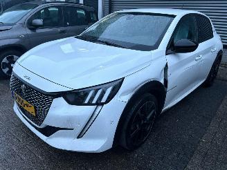 Unfallwagen Peugeot e-208 EV GT 350 50 kWh 2023/5