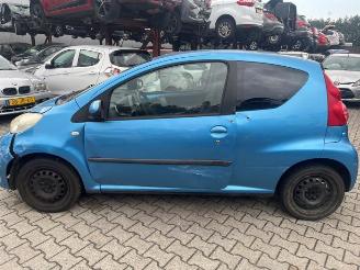 Schadeauto Peugeot 107 107, Hatchback, 2005 / 2014 1.0 12V 2006/9