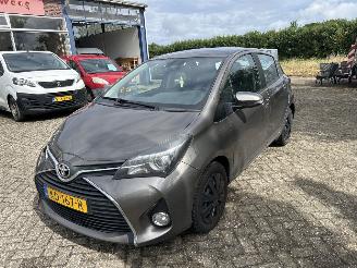 Voiture accidenté Toyota Yaris 1.3 VVT-I TREND 2016/8